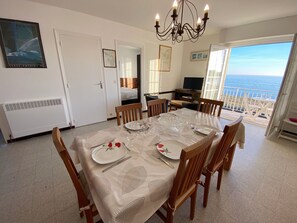 تناول الطعام