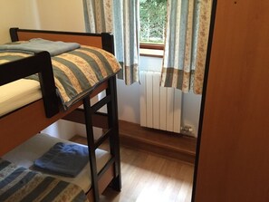 2 bedrooms, bed sheets, wheelchair access