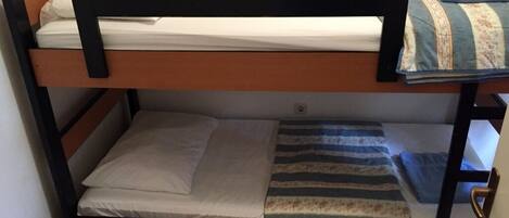 2 bedrooms, bed sheets, wheelchair access