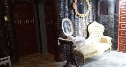 RedDoorz @ Villa E Mansion