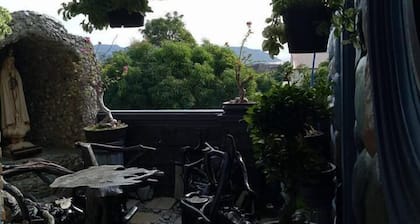 RedDoorz @ Villa E Mansion