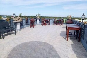 Outdoor dining - RedDoorz @ Villa E Mansion (Vigan)