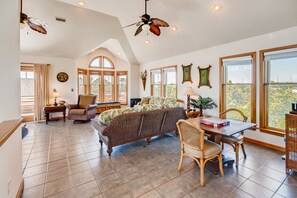 TV, DVD player - Oceanview Home in Salvo with Hot Tub, Game Room, Grill, Beach Nearby (Salvo)