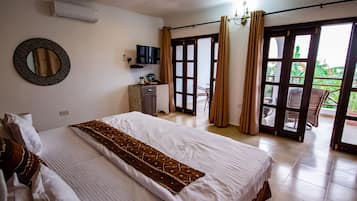 Royal Suite, Ocean View | 1 bedroom, premium bedding, in-room safe, desk