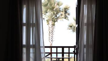 Deluxe Suite, 2 Bedrooms, Ocean View | Garden view