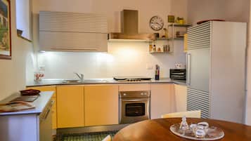 Kühlschrank, Ofen, Herdplatte, Geschirrspüler