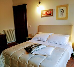 1 chambre, fer et planche à repasser, lit parapluie, Wi-Fi gratuit