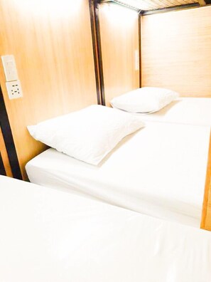 Shared Dormitory | Free WiFi - Chiasti Capsule Hostel - Adults Only (Cebu City)