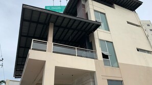 A multi-story building with a prominent 'Manulife' sign on the top. - Chiasti Capsule Hostel - Adults Only (Cebu City)