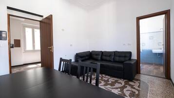 Deluxe Double Room | Free WiFi, bed sheets