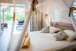 2 quartos, ferros/tábuas de passar roupa, berço de viagem