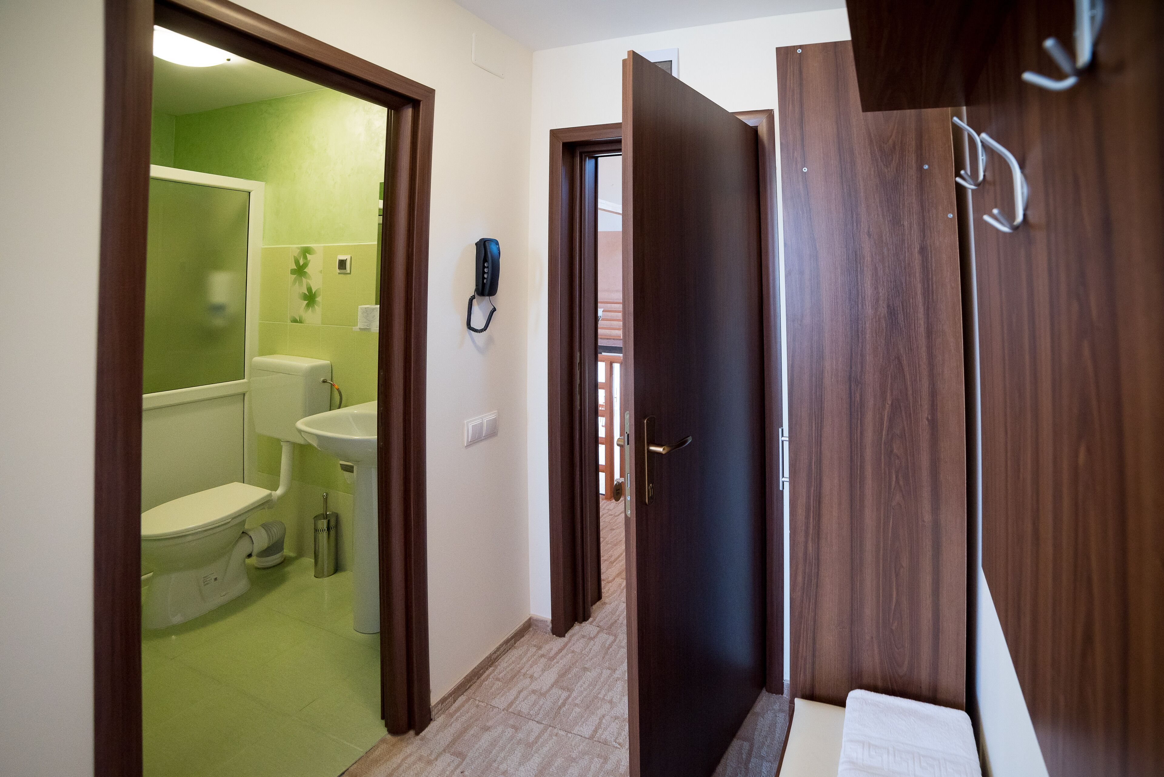 Basic Twin Room, 2 Single Beds, Bathtub, Garden View