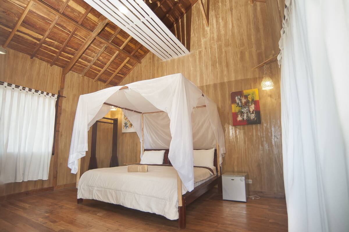 Honeymoon Suite