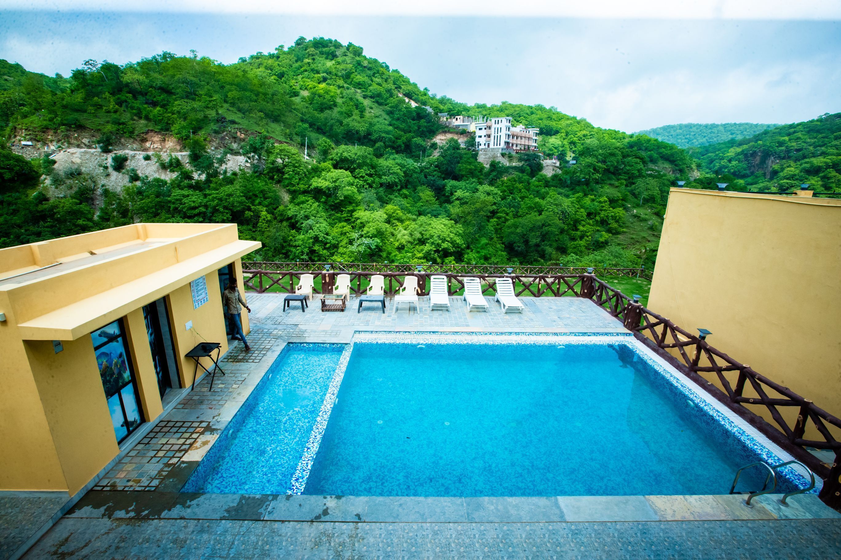 حمّام سباحة خارجي