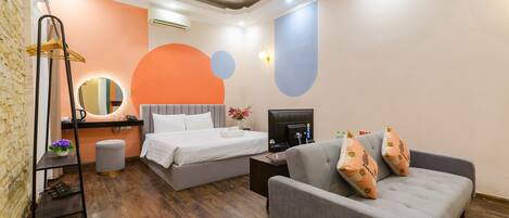 Habitación doble junior | Ropa de cama de alta calidad, camas con efecto memoria y escritorio