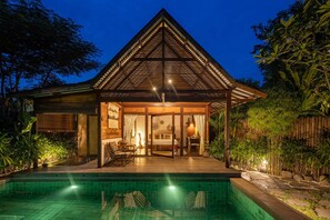 Villa – deluxe, 1 soverom (Villa Surya) | Minibar, safe på rommet, individuelt dekorert og individuelt innredet