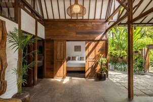 3 Bedroom Deluxe - Villa Bayu | Minibar, in-room safe, individually decorated, individually furnished