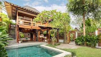 3 piscines extérieures