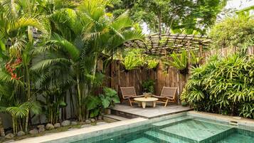 3 piscines extérieures