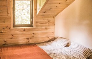 3 bedrooms, travel crib