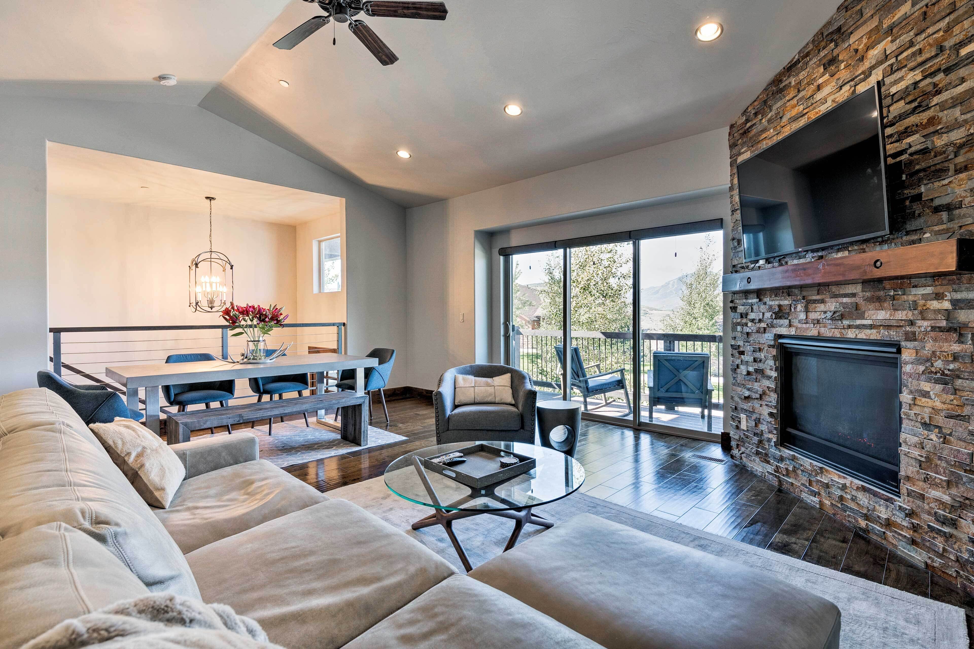 Trendy Townhome ~ 7 Mi to Deer Valley & Park City