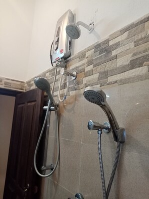 Articles de toilette (gratuits), peignoirs, pantoufles