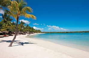 Beach nearby - FLEURVILLA (Grand-Baie)