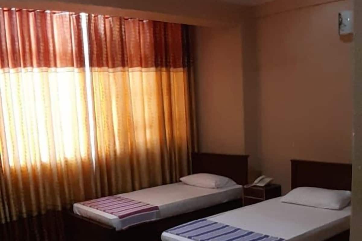 1 bedroom, iron/ironing board, bed sheets