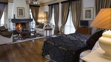 Studio Suite Presidential | Két bảo mật tại phòng, trang trí khác biệt