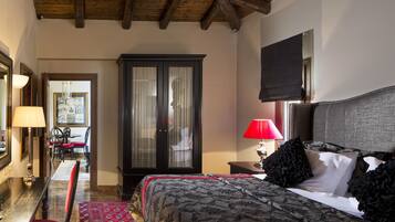 Executive Studio Suite | In-room safe, individually decorated, individually furnished