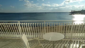 Luxury-Vierbettzimmer | Terrasse/Patio