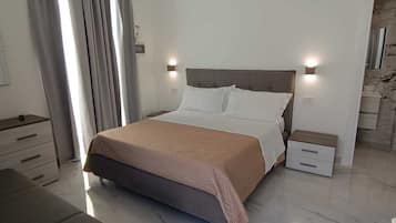 Comfort-Zimmer, Blick auf den Innenhof | Zimmersafe, Schreibtisch, Verdunkelungsvorhänge, kostenloses WLAN