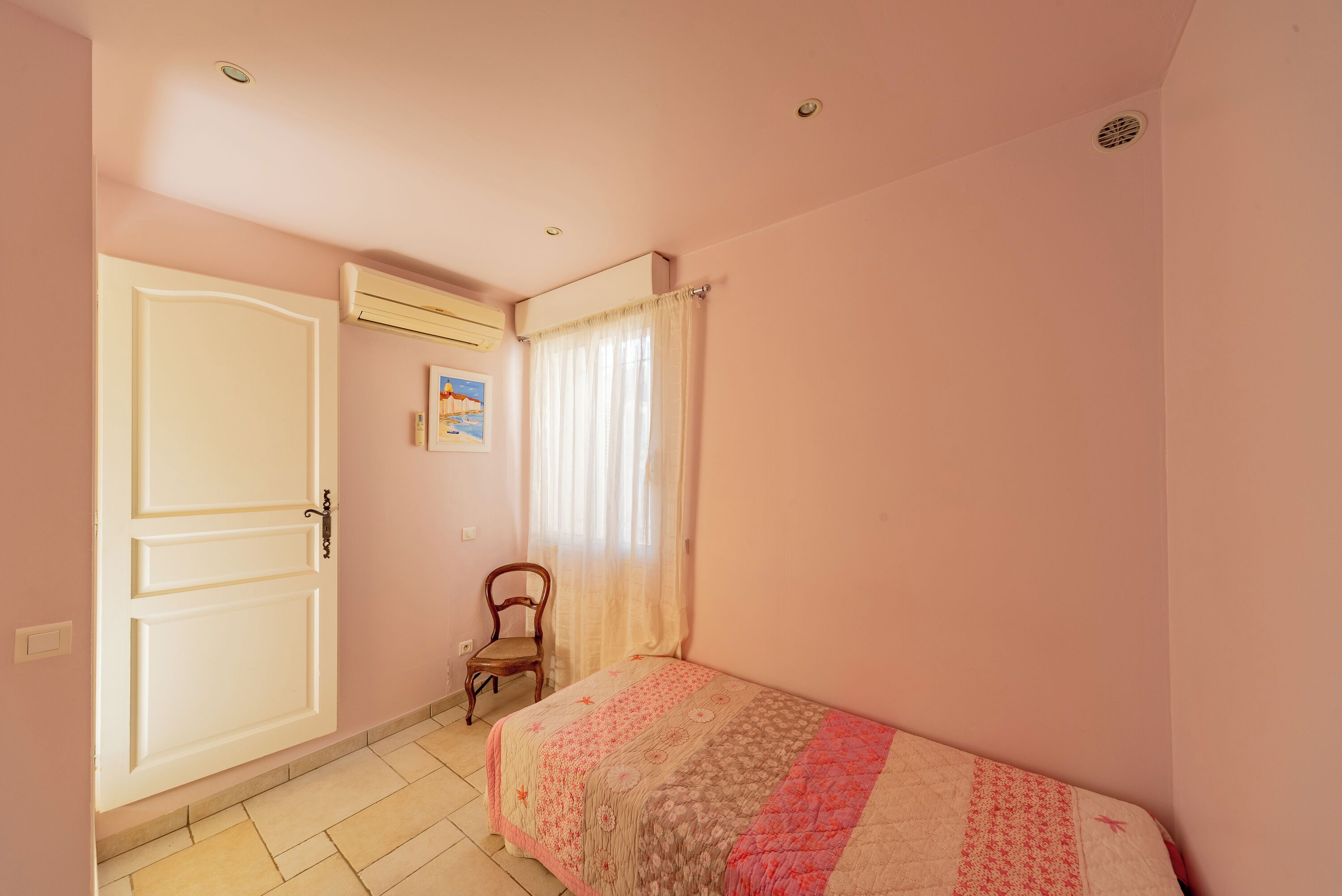 3 habitaciones, tabla de planchar con plancha y wifi gratis 