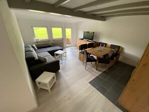 Apartment (FEWO 305) | Living area | Flat-screen TV - Haus am Sonnenberg (Todtnau)