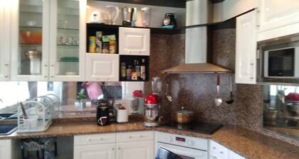 Studio dans maison Paradis ..