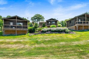 Exterior - King Cabin Secluded Romantic Space Near Elk Mountain. Hot Tub, Firepit & Views! (Thompson)