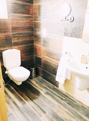 Dusche, Handtücher, Shampoo