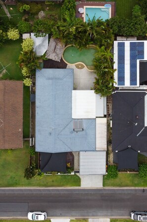 Exterior - Pets Allowed Burleigh Beach Pad (Burleigh Waters)
