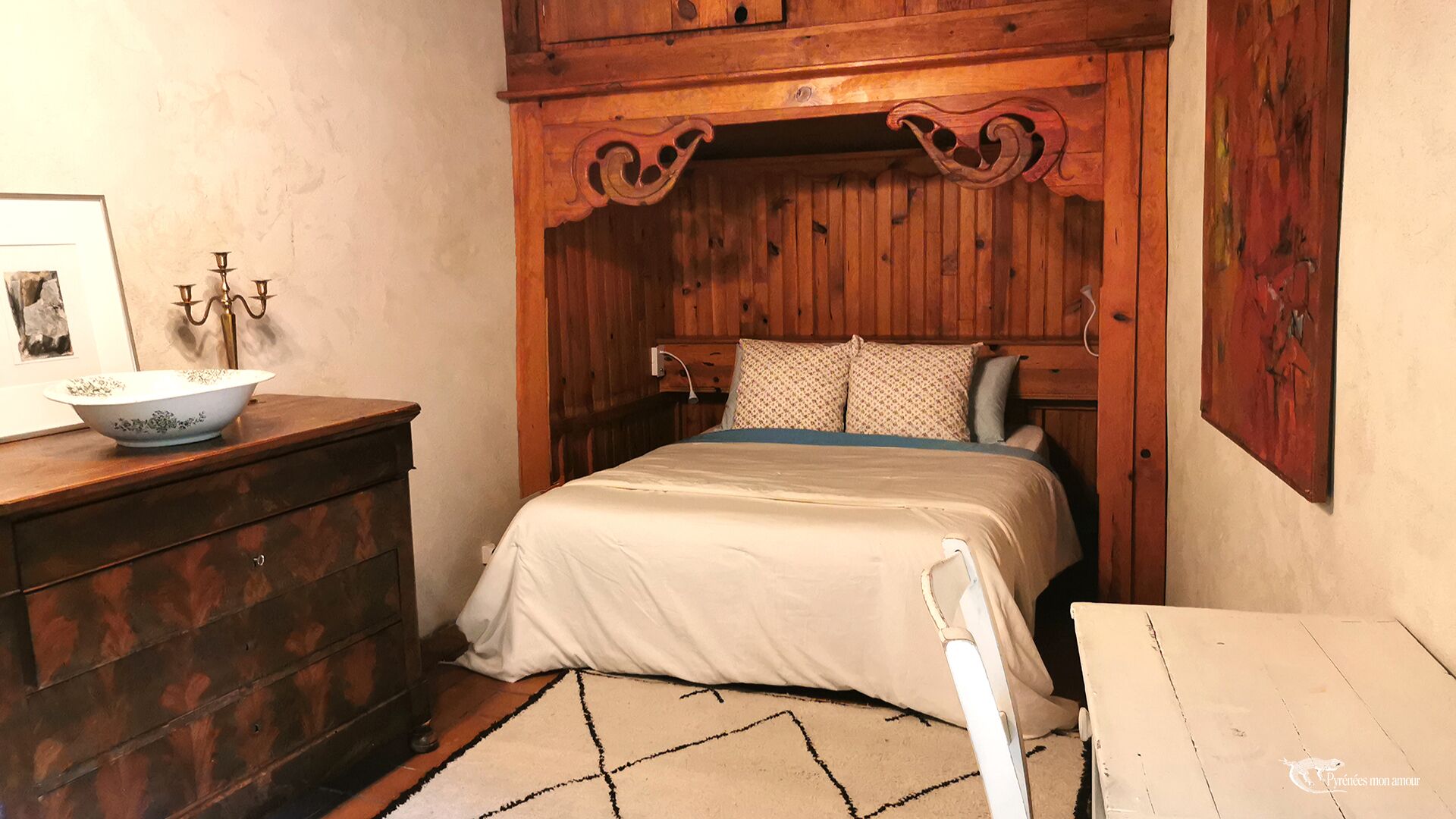 3 bedrooms, iron/ironing board, travel crib, free WiFi