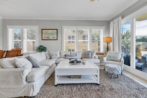 TV, fireplace, books, stereo - Adagio E-201 - Beautiful Poolside Corner Unit!! (Santa Rosa Beach)