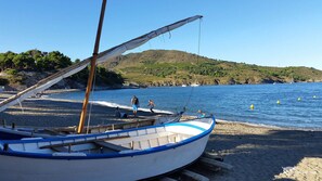 Una spiaggia nelle vicinanze