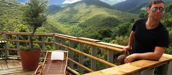 Small nest for 2 with 180 ° view on wooded hills in a cozy cottage