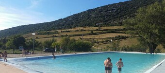 Unusual gîte in the rock with a view of the garrigue