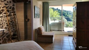 2 bedrooms, iron/ironing board, travel cot, free WiFi