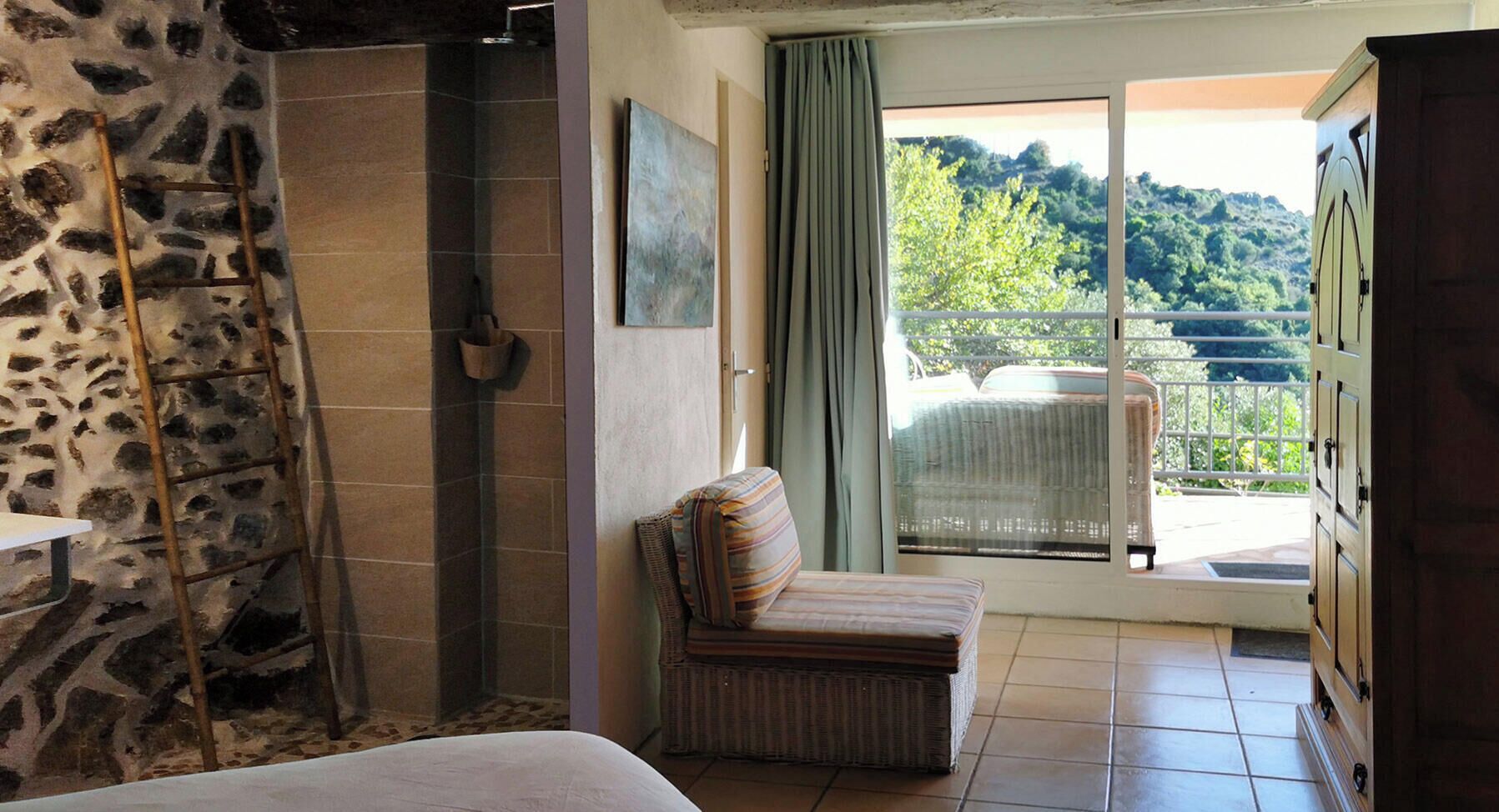 2 bedrooms, iron/ironing board, travel crib, free WiFi