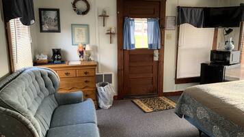 Studio (The Victorian - Cottage #14) | 1 bedroom, individually decorated, individually furnished, free WiFi