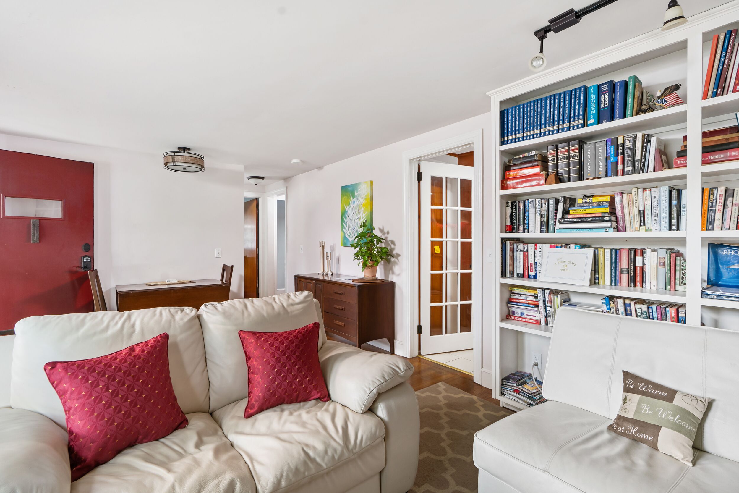 Charming & Cozy 3-bedroom Home With Private Pool - Rhode Island
