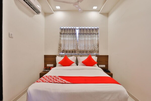 In-room safe, desk, soundproofing, free WiFi