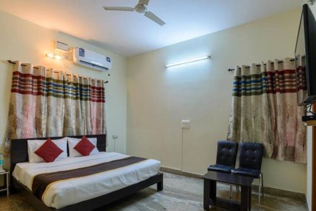 In-room safe, desk, soundproofing, free WiFi