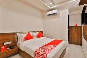 In-room safe, desk, soundproofing, free WiFi